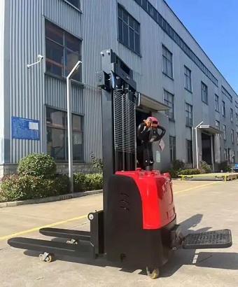 梅州叉车维修无小事，特种设备维修资质是关键